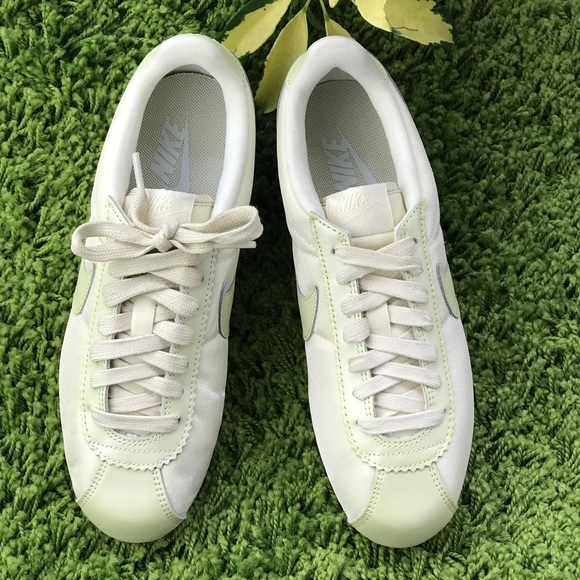 NWT Nike Cortez Nylon Light Bone WMNS - Picture 4 of 8